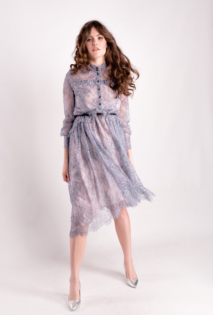 Лиловое кружевное платье midi